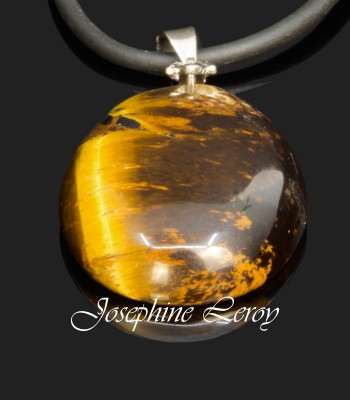 Tiger's eye elliptical pendant